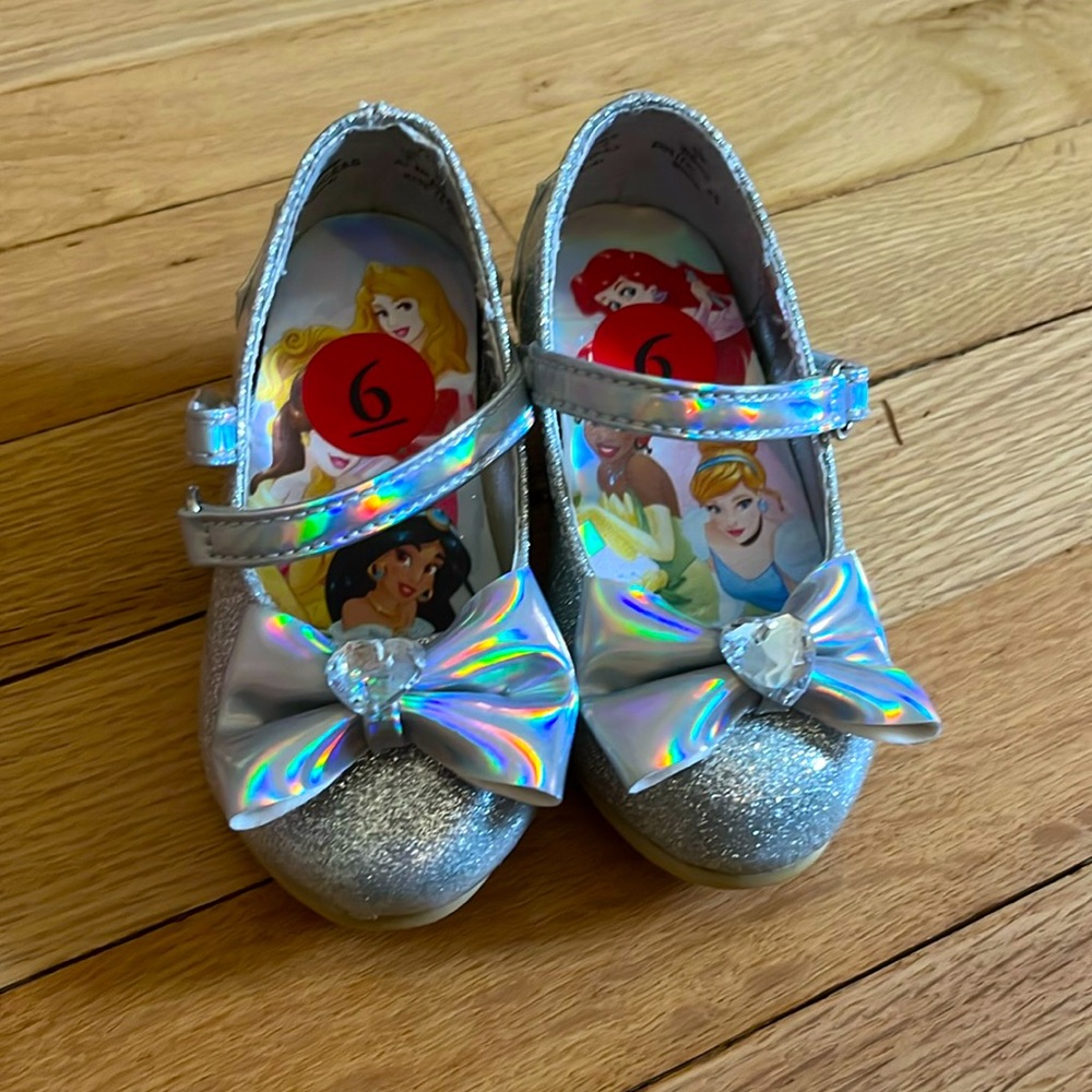 Host Pick 🎉. New in box size 6T Disney shoes